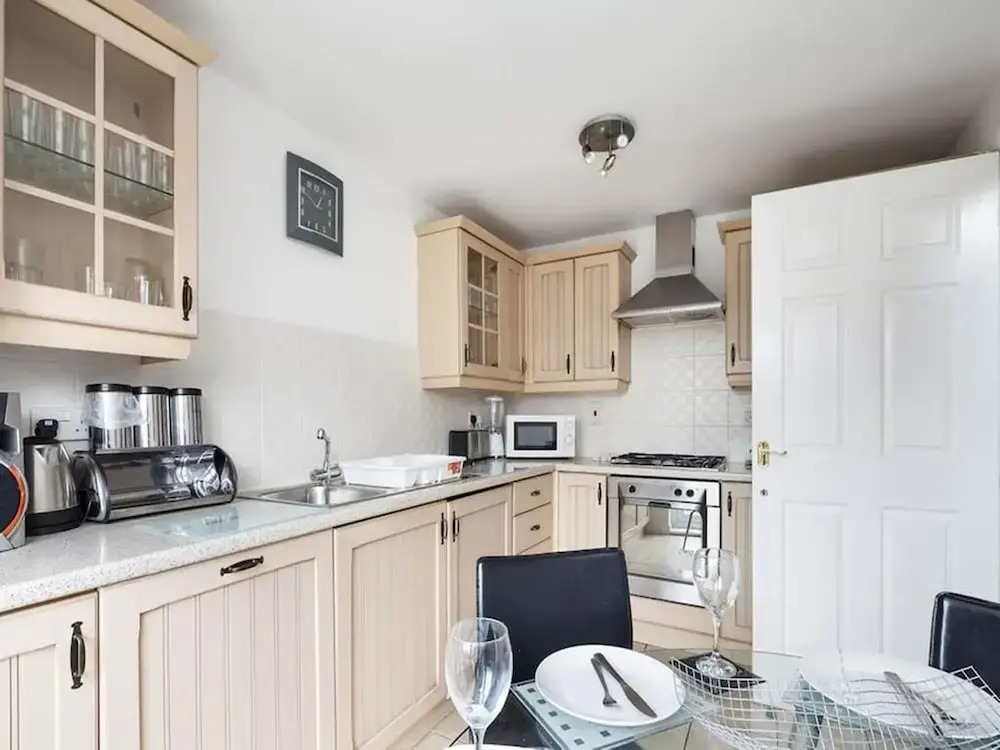 My-Places Large 4 Bed Town House (14A)