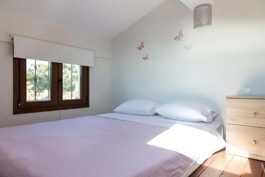 Villa Kristin 2 - Great Location, Sea Views, BBQ