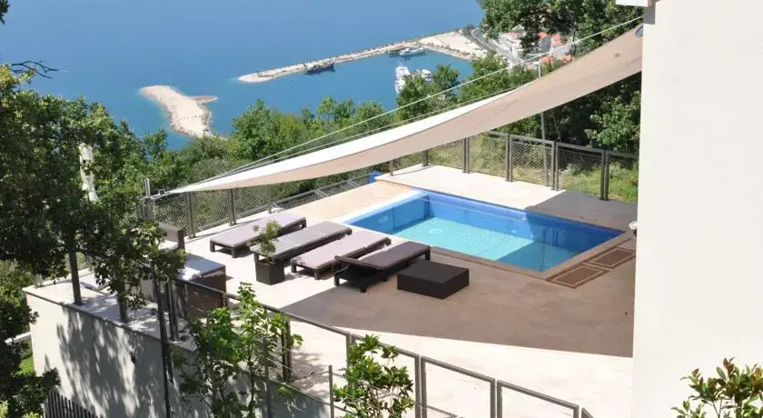 Villa Maranata-5 stars-pool-spa-gym-free parking-privacy