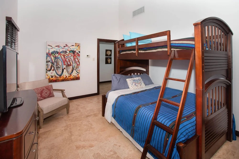Pristine Bay Villa 1304 with large pool - 3 bedroom condo