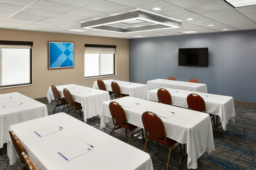 Holiday Inn Express Hotel & Suites Cherry Hills by IHG