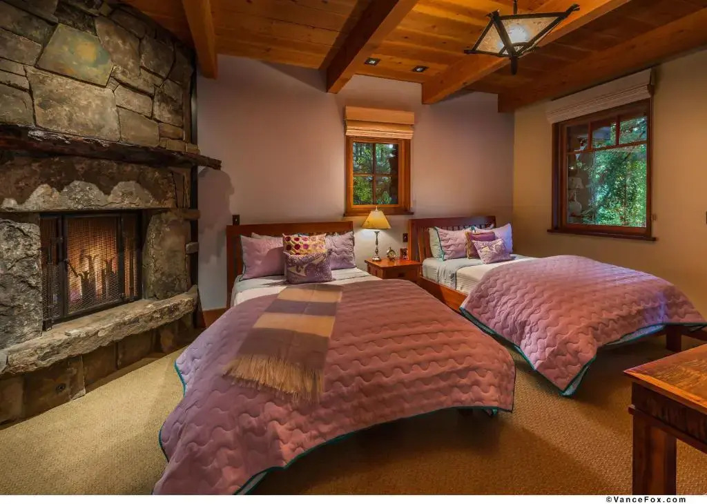 Stunning Big Springs Residence with Private Hot Tub! - Gray Wolf Northstar