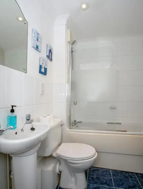 The Spires - Cosy apartment just outside of city centre