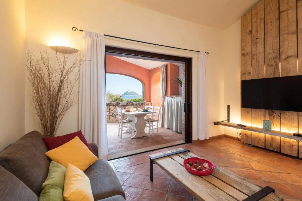 It has a double room with a double bed, a bathroom, large living room with sofa bed (1,40 m - for 1-MOLARA 2_PT