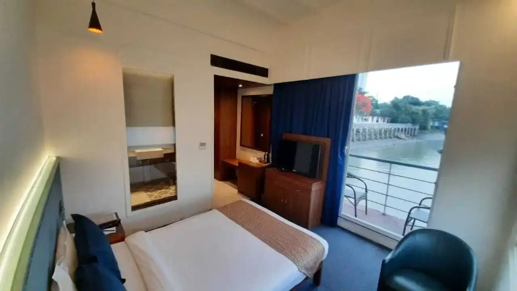 Polo Floatel Kolkata