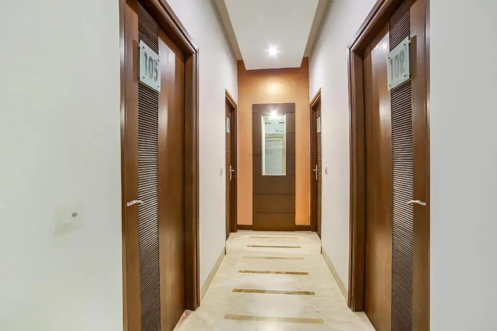 Hotel Golden Way by OYO Rooms