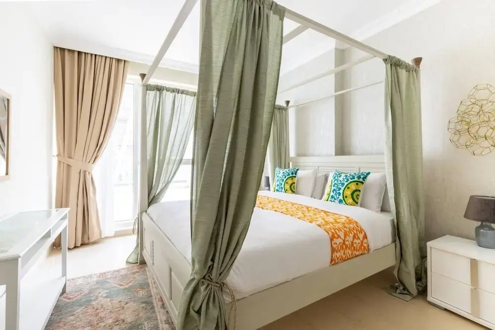 Luxurious 3BR Loft W/ Study In Downtown Dubai