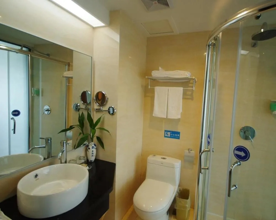 Binjiang Holiday Hotel
