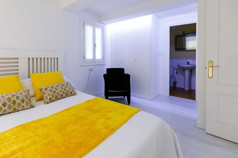 OLD TOWN VIII apartment by Aston Rentals