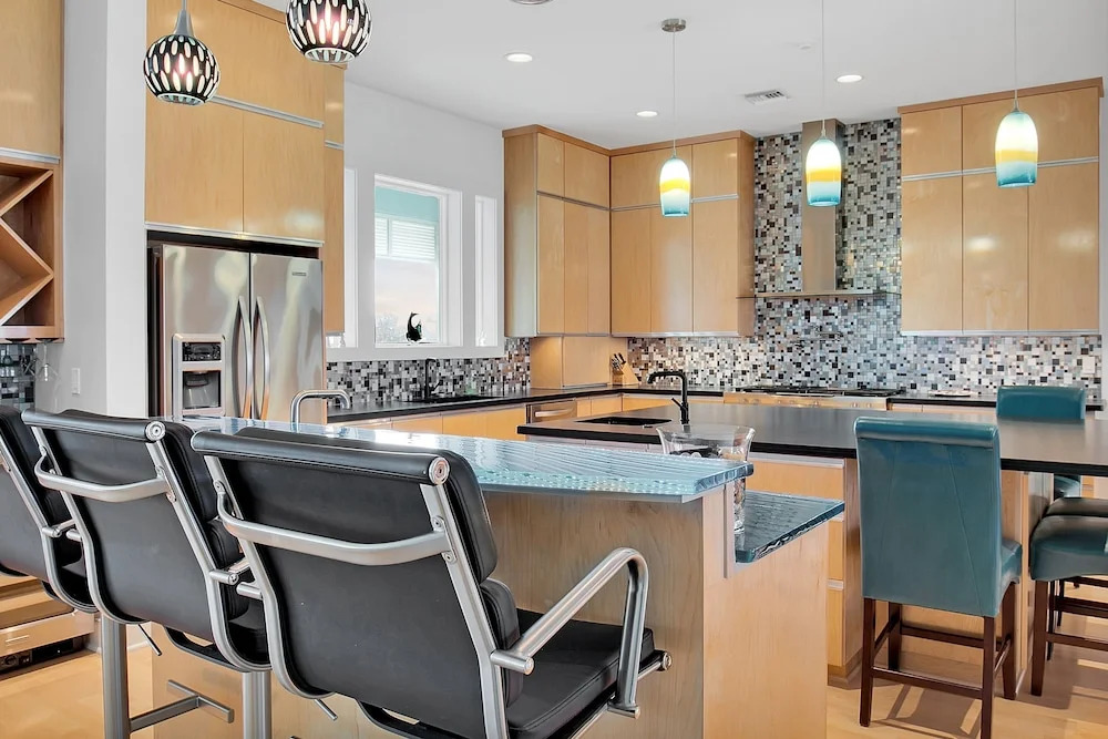 1893bays 5 Bedroom Home