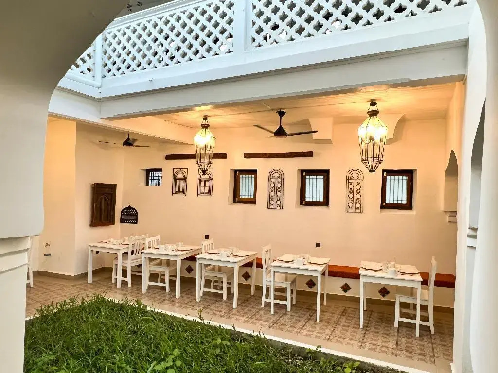 Emerald Palm Courtyard Hotel