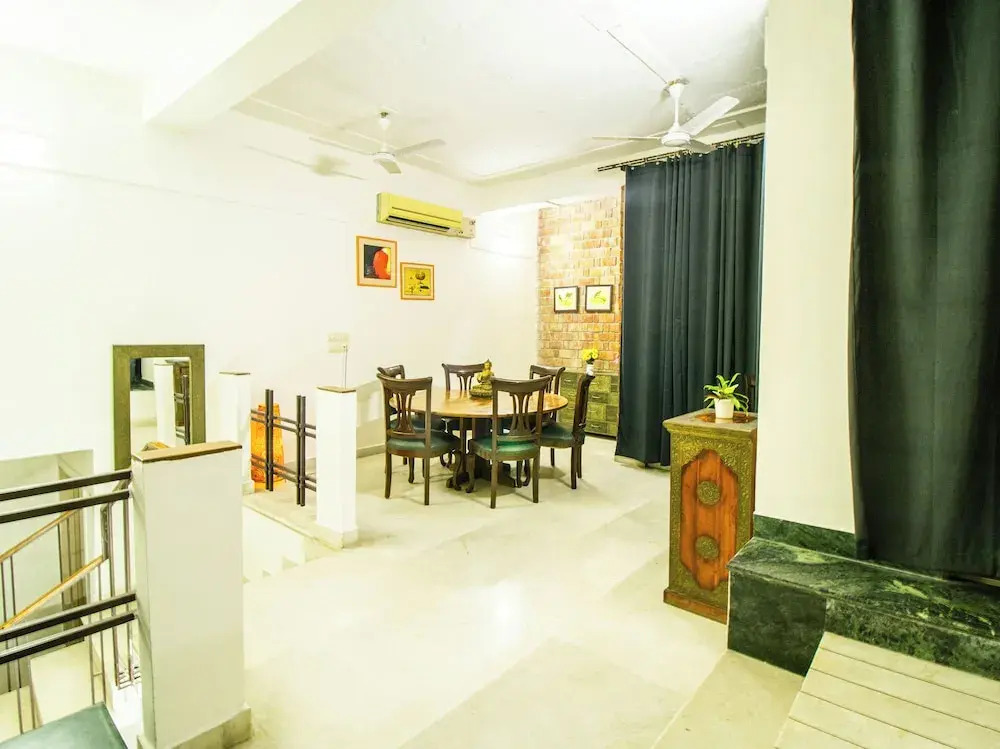 Opulent Antique 6BR Independent Villa in Gurugram