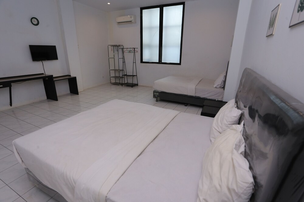 Collection O 92739 Hotel Pintu Besar Near Pancoran ChinaTown Point