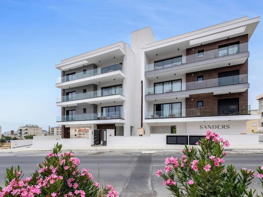 Sanders Elgio - Adorable studio With Balcony