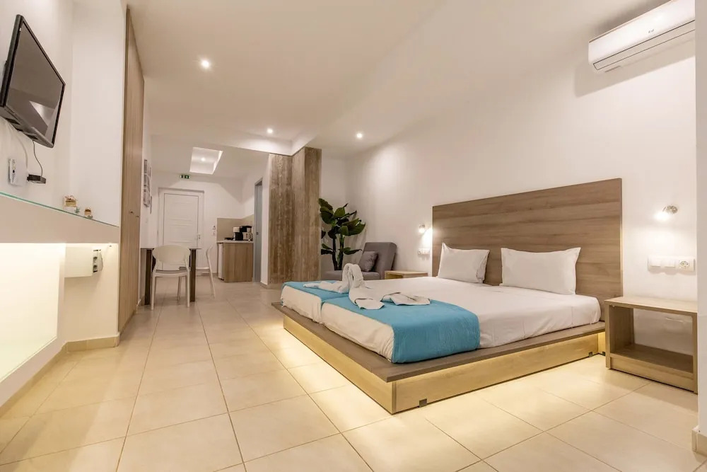 Stay Helios - Aparts & Pool Suites