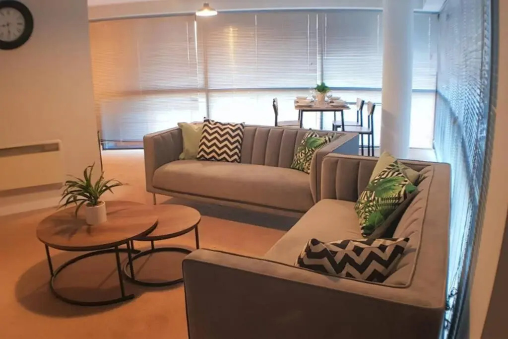 Catchpole Stays - Marconi Plaza- a 2 bed, 2 bathroom apartment with city views in the heart of Chelmsford