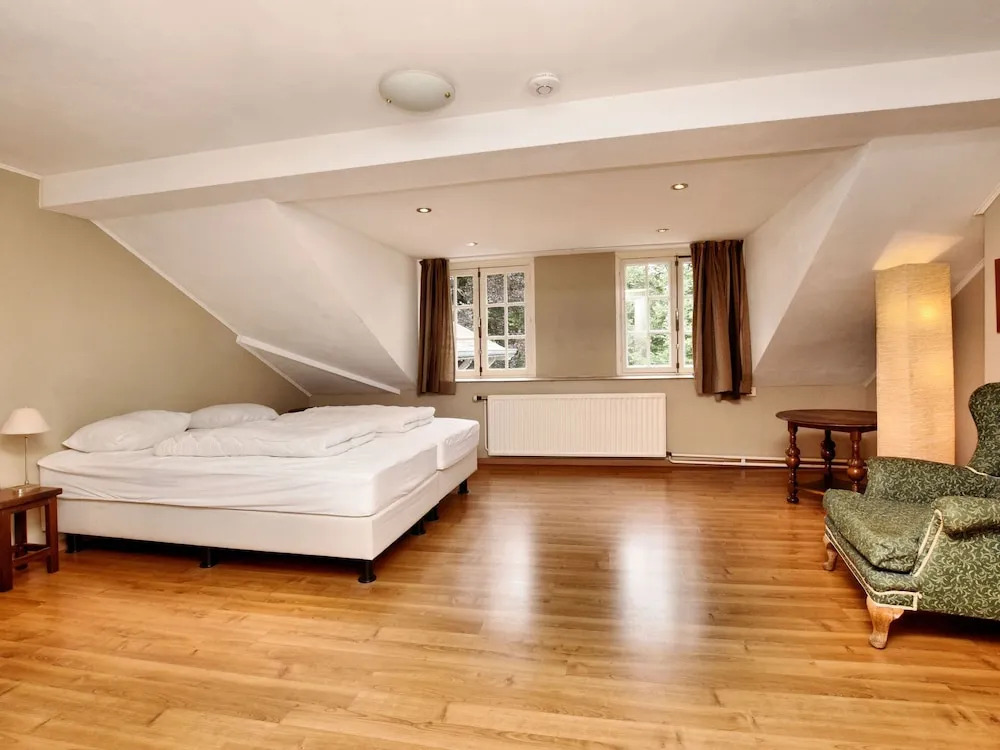Beautiful, Authentic Group House With Modern Amenities in Mondain Spa