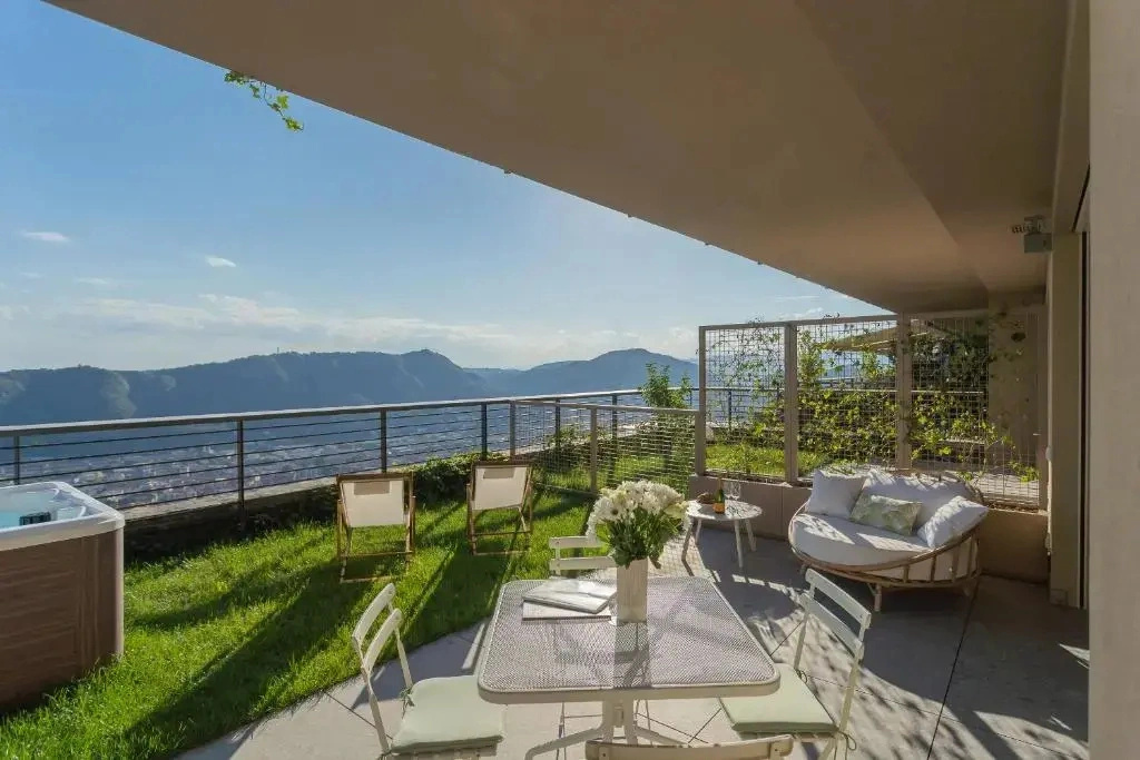 La Vista Bonita by Rent all Como