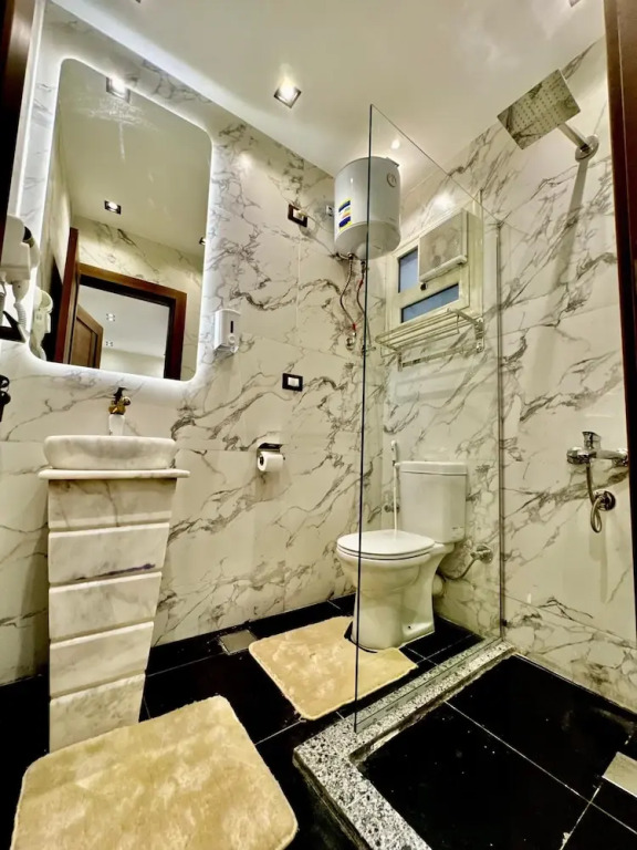 Shiny Pyramids Boutique Hotel