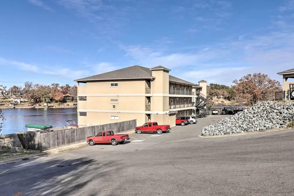 Pool & Lake Hamilton Access: Hot Springs Condo!