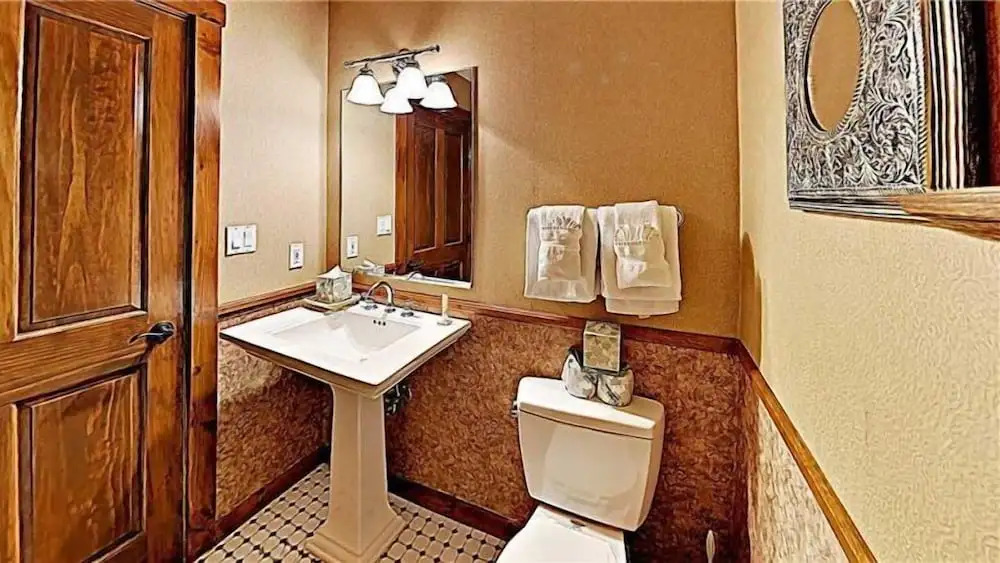 3 Bedroom Mountain View Condo Located in Historic Downtown Breckenridge with Hot Tub Access