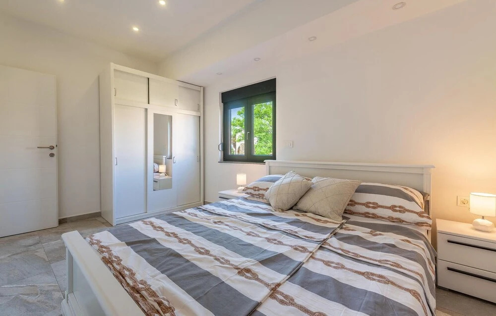 Beautiful Home in Vir With 4 Bedrooms and Wifi