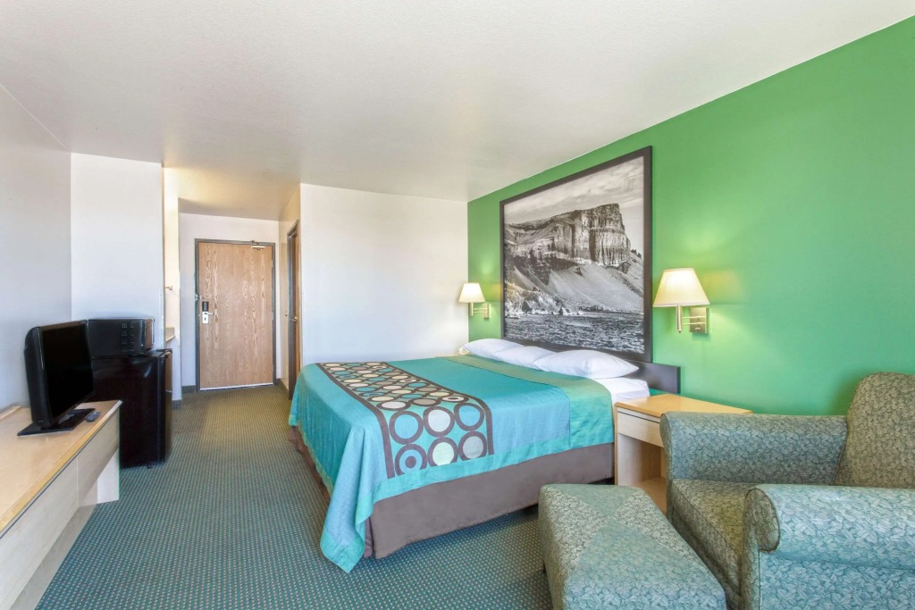 Super 8 by Wyndham Heyburn