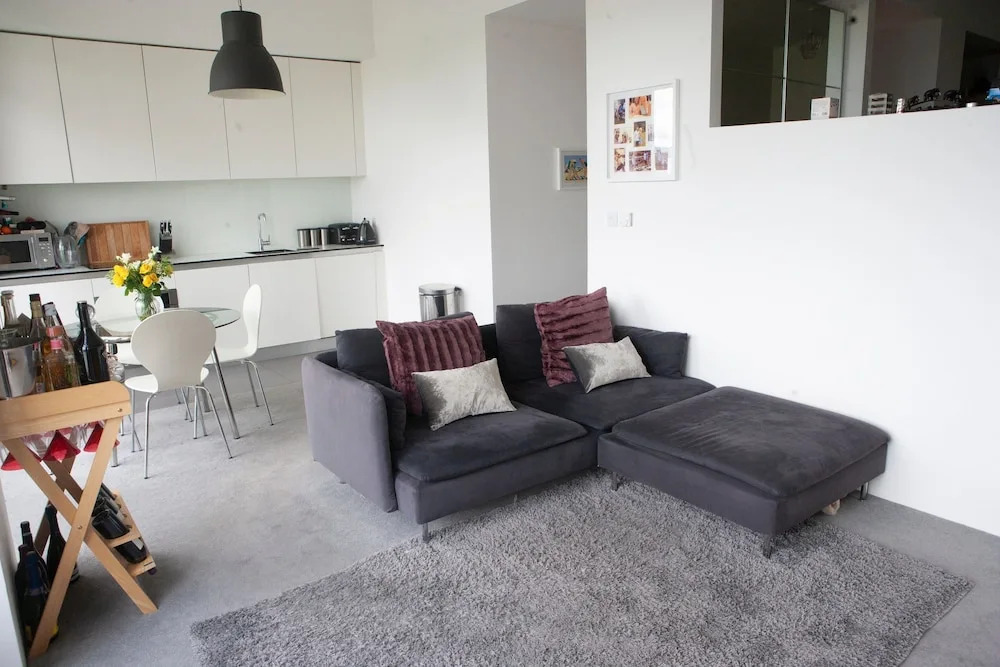2 Bedroom Apartment Near Airport