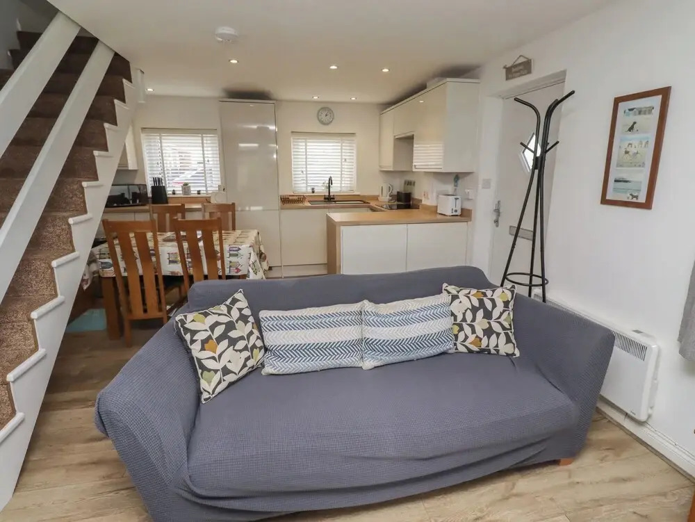 22 Longstone Park