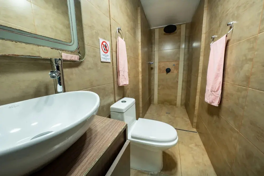 6br penthouse 1 block lleras park