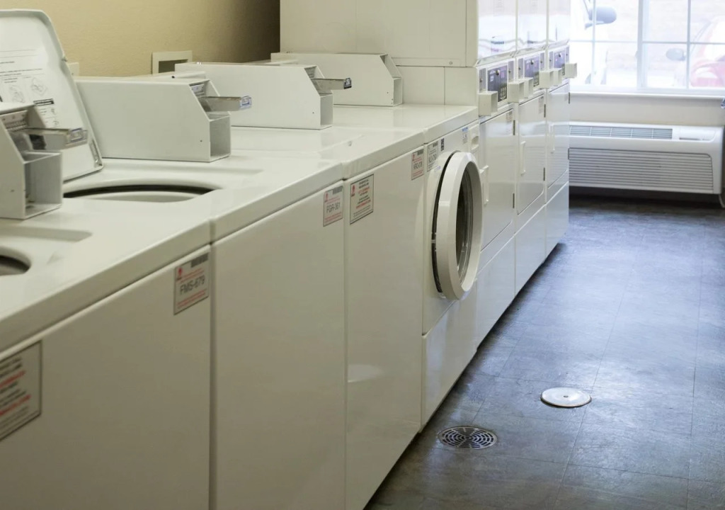 WoodSpring Suites Kansas City Mission