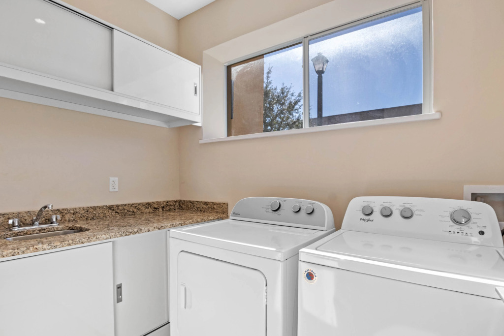 4 Bedrooms 45 Bathrooms Magic Village7603Rd