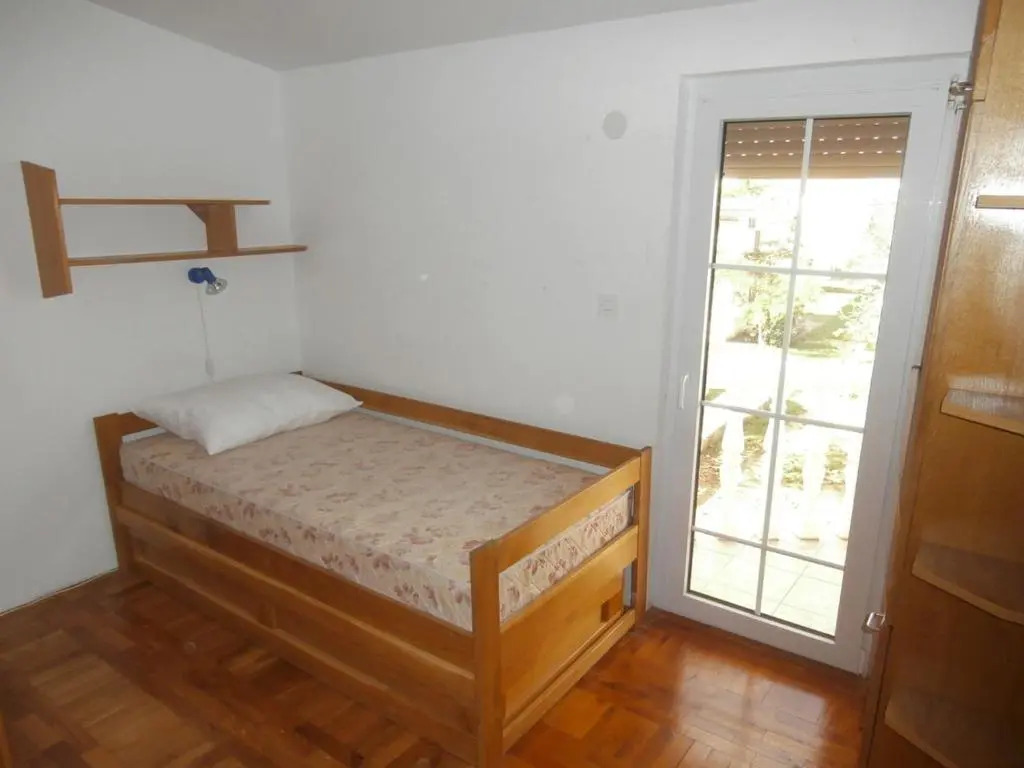VRSI, SUNNY HOUSE for 8