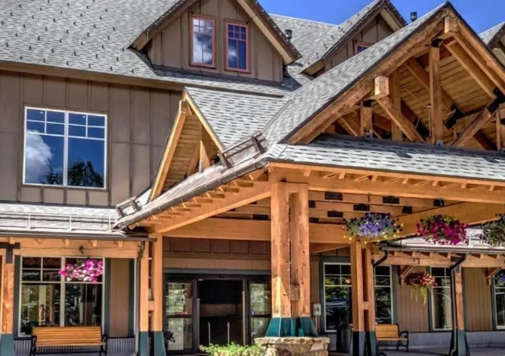 Perfectly Placed 2 Bedroom Vacation Rental in Historic Downtown Breckenridge with Access to Hot Tub and Pool