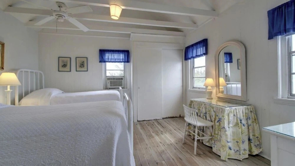 1111 Middle Street by Avantstay Charming Historic Cottage Featured in "dear John" Movie Beach Access