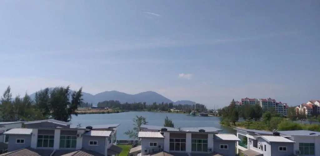 tiara bay marina island lumut 6 bilik inflatable swimming pool homestay bayu laut0136288405