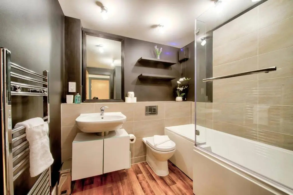 ALTIDO Stylish and Spacious 1bed home, short walk from the center