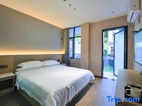 Shennongjia Mountain and City Hotel