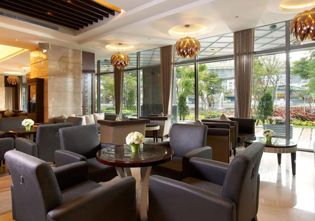 S Aura Hotel