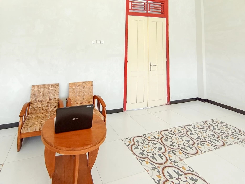 RedDoorz near Alun-Alun Purwokerto 3