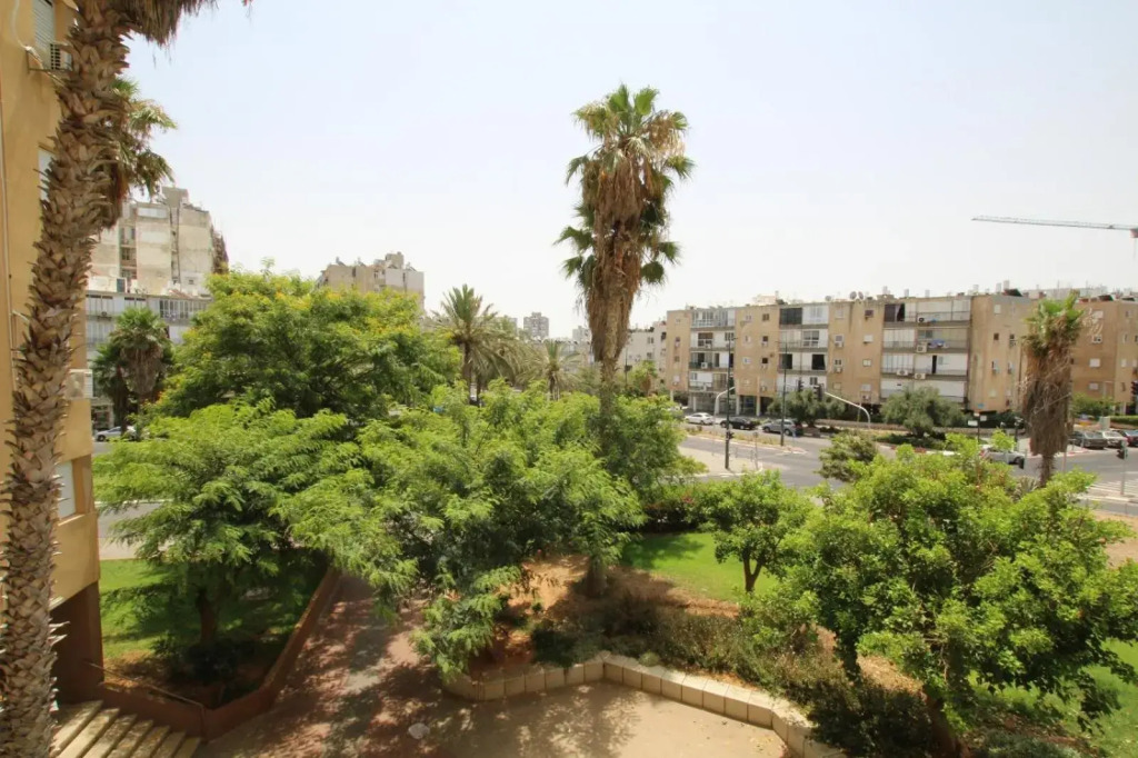 Isramax 3BR apartment near the sea.