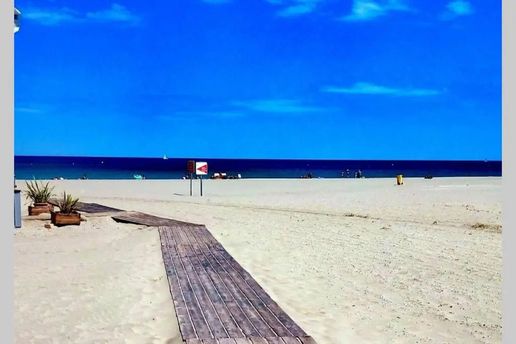 LE COSY- Studio 4 personnes à 30m de la plage, wifi fibre clim netflix