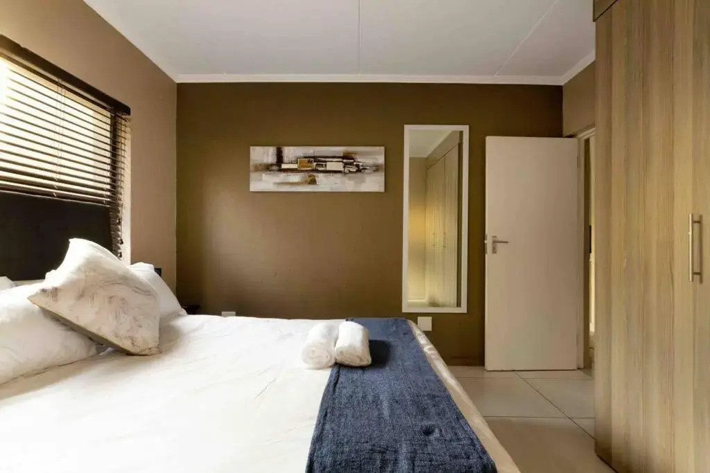 Lovely 2 bedroom apartment around Montecasino