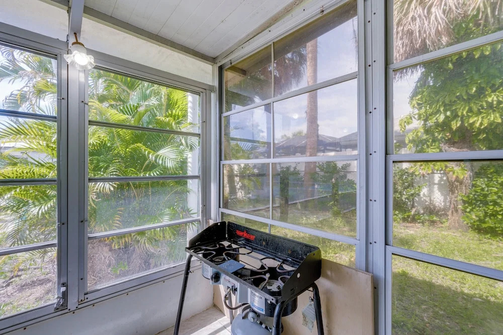 Port Charlotte Retreat w/ Lanai + Private Pool!