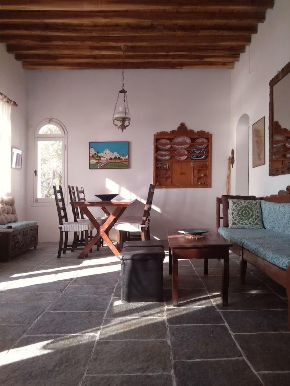 Stunning House - Sleeps 11, Terrace & Sea View