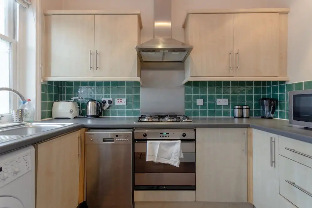 2 Bedroom Apartment Near Kensington Olympia Station
