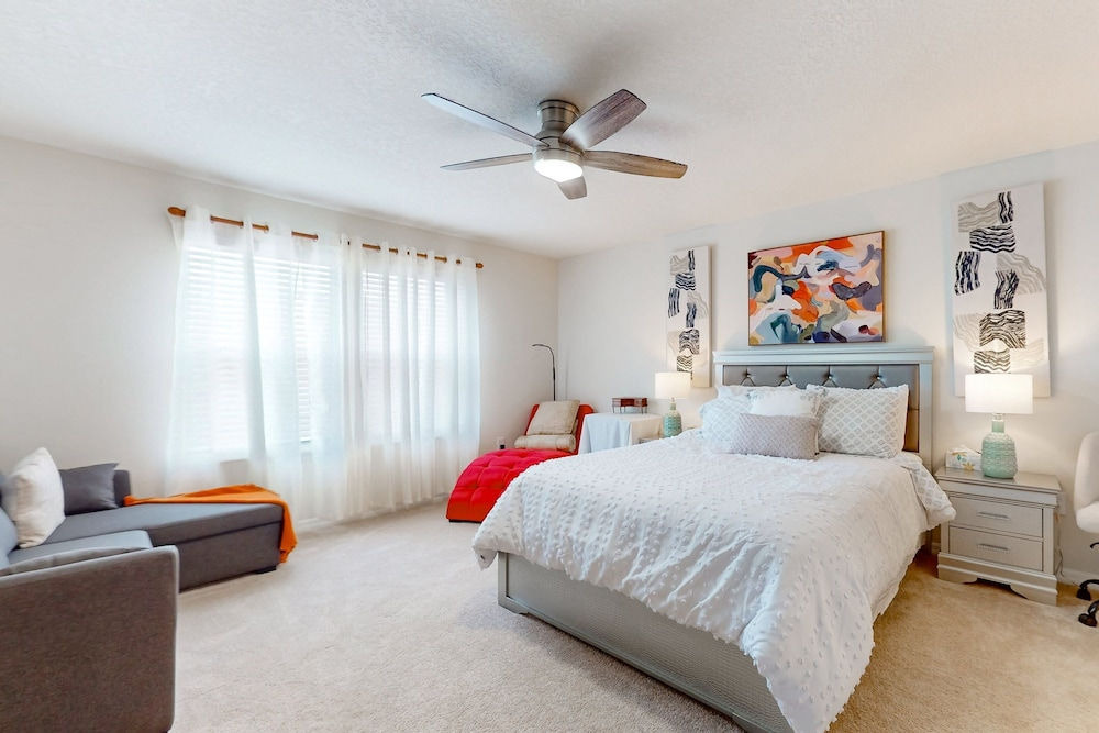 Charming Davenport House: Dog-friendly, Pool, Patio, Well-equipped Kitchen