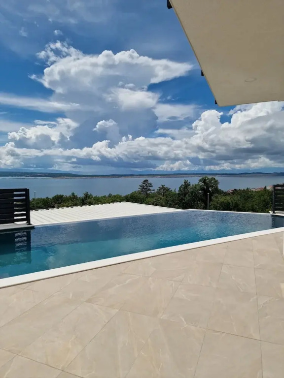 Villa V