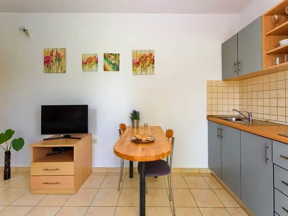 Spacious Apartment in Sukosan With Balcony