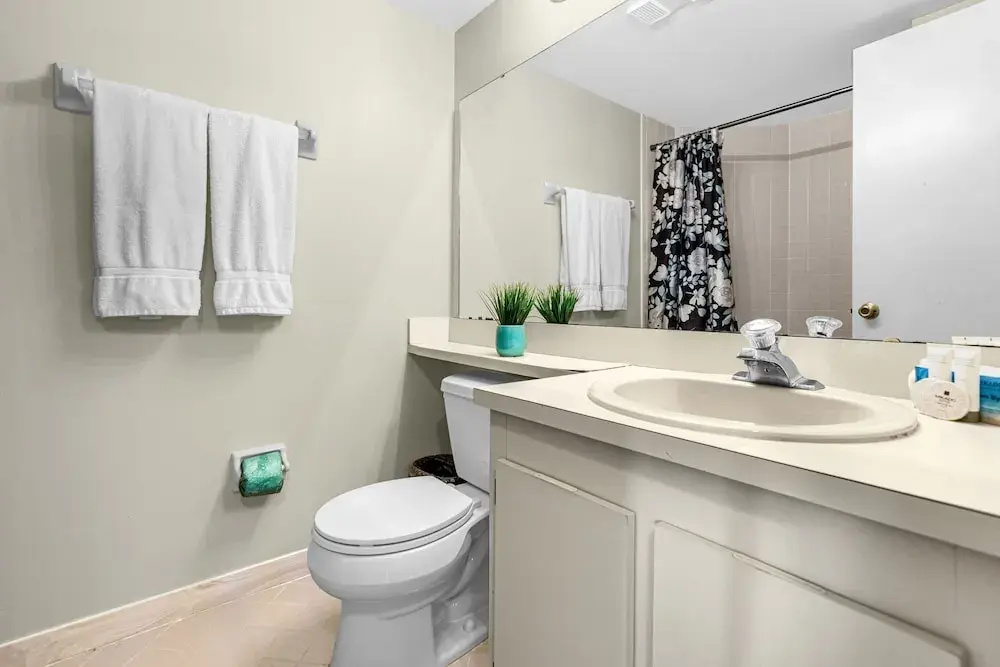 Upstay Condo Near MCO Airport w Golf & Pool